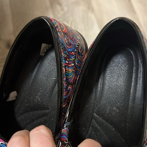 Colorful scrub shoes- great for nurses, nonslip bottoms. Size 6 - Picture 4 of 5